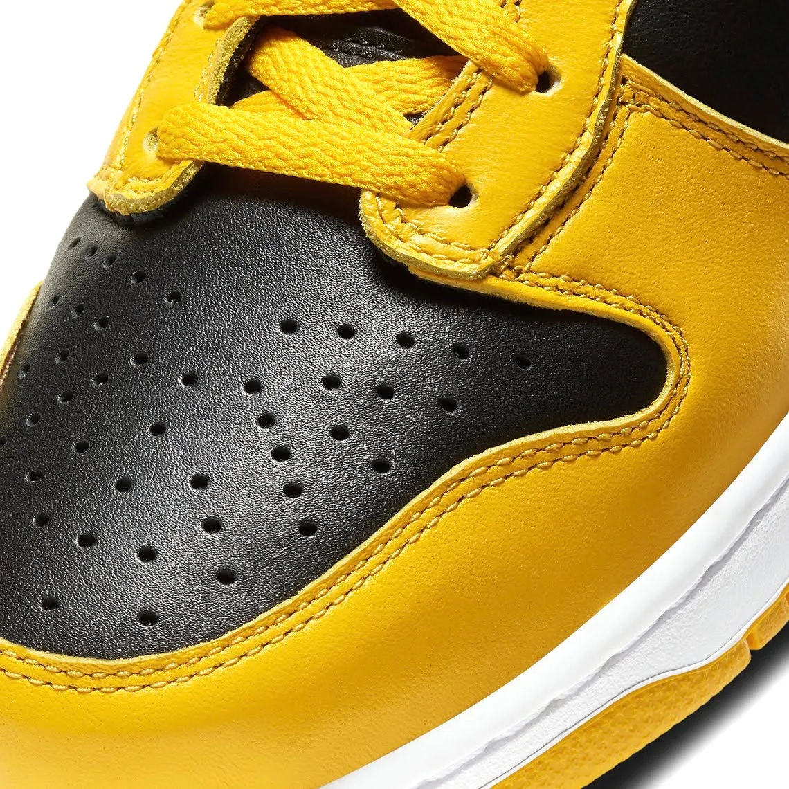 Nike Dunk Hi SP Black Varsity Maize Iconic Sneakers
