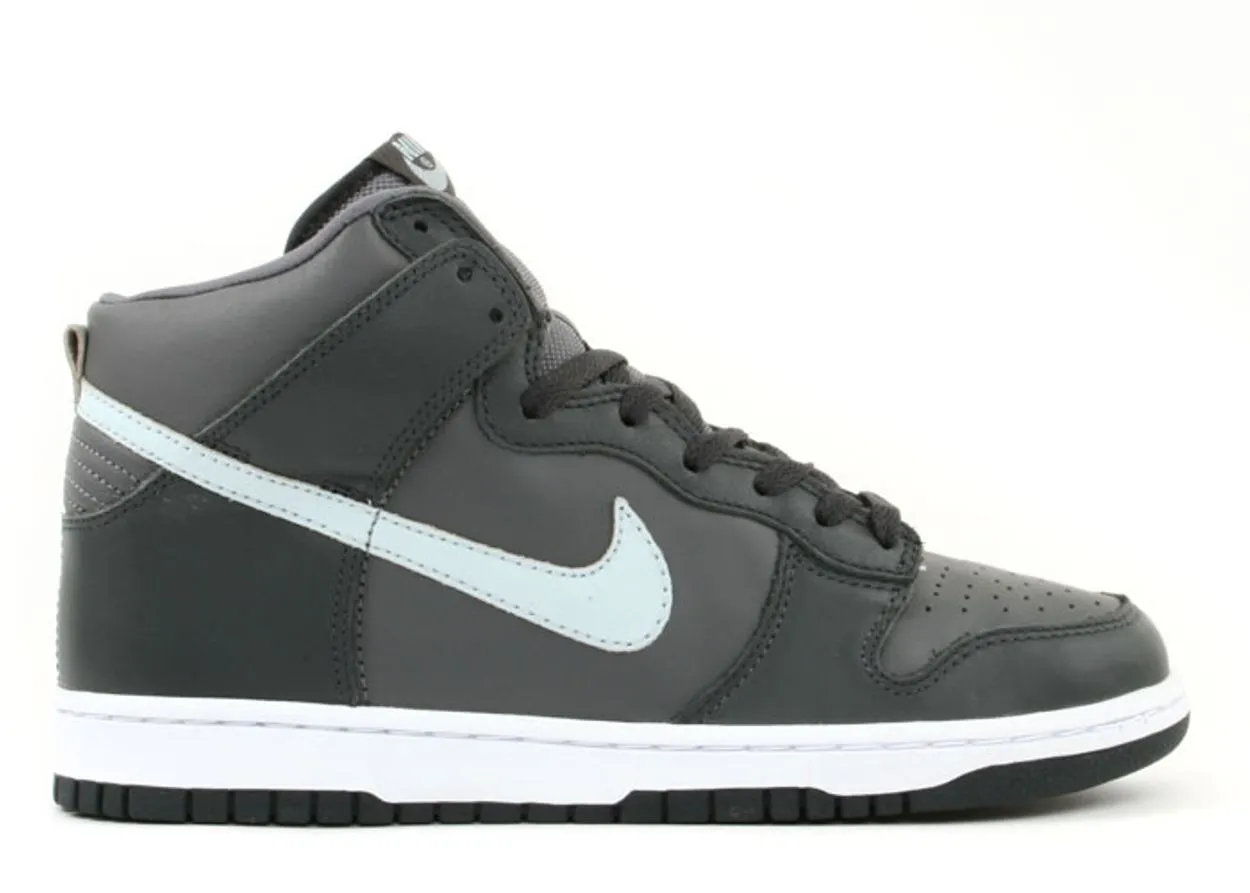 Nike Dunk High Light Graphite Cloud Nike sporty look with timeless feel