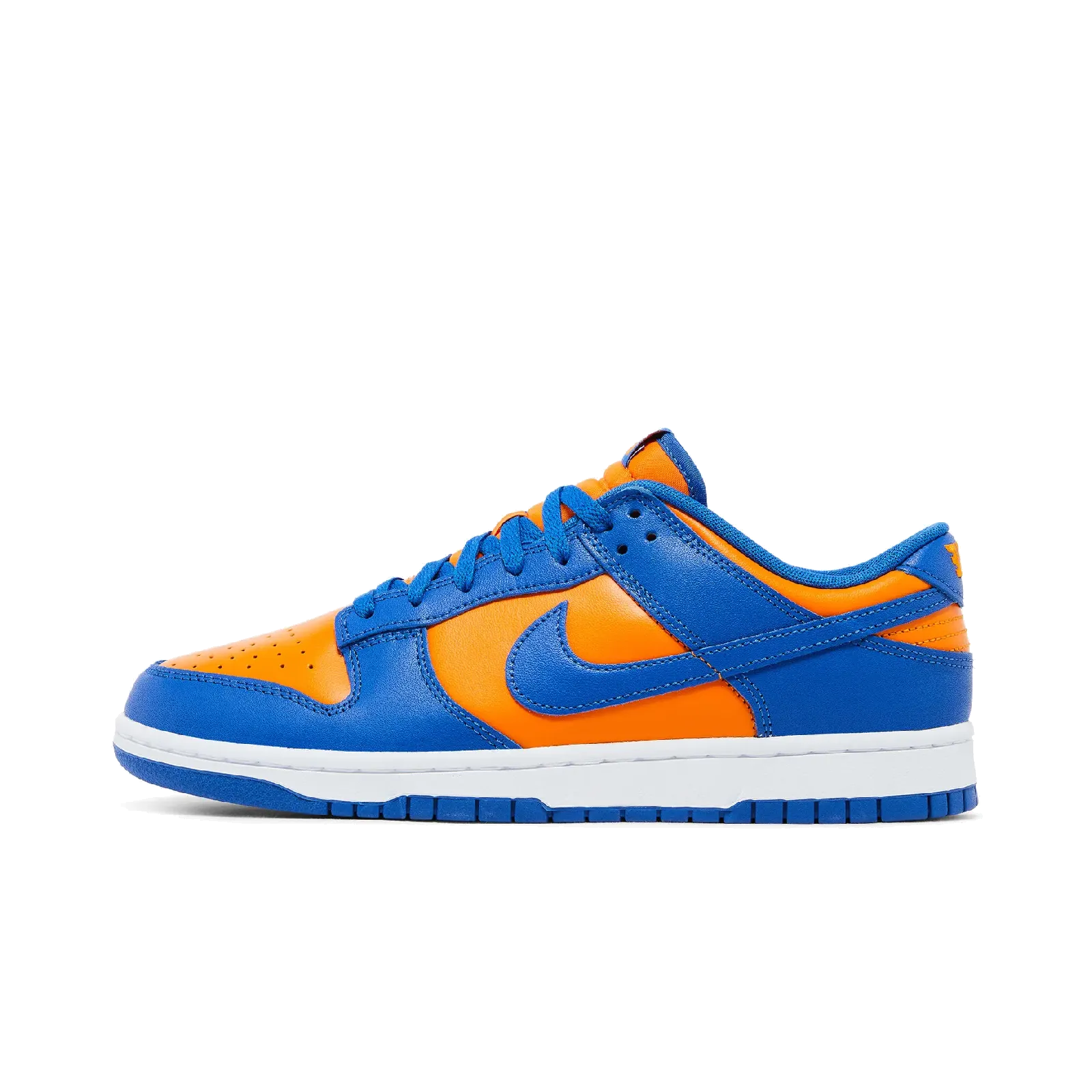 Nike Dunk Low Knicks Nike sporty look with timeless feel