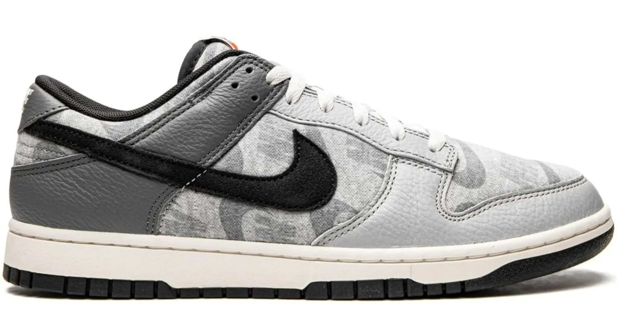 Nike Dunk Low SE Copy Paste (WORN) Nike sporty look with timeless feel