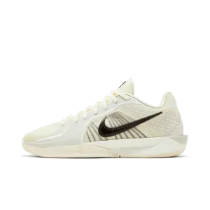 Nike Sabrina 2 Relentless (Women's) Nike sporty look with timeless feel