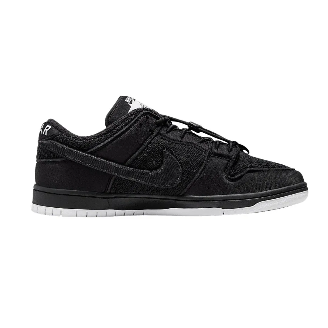 Nike SB Dunk Low Pro QS Gnarhunters Black Black White Nike Dunk