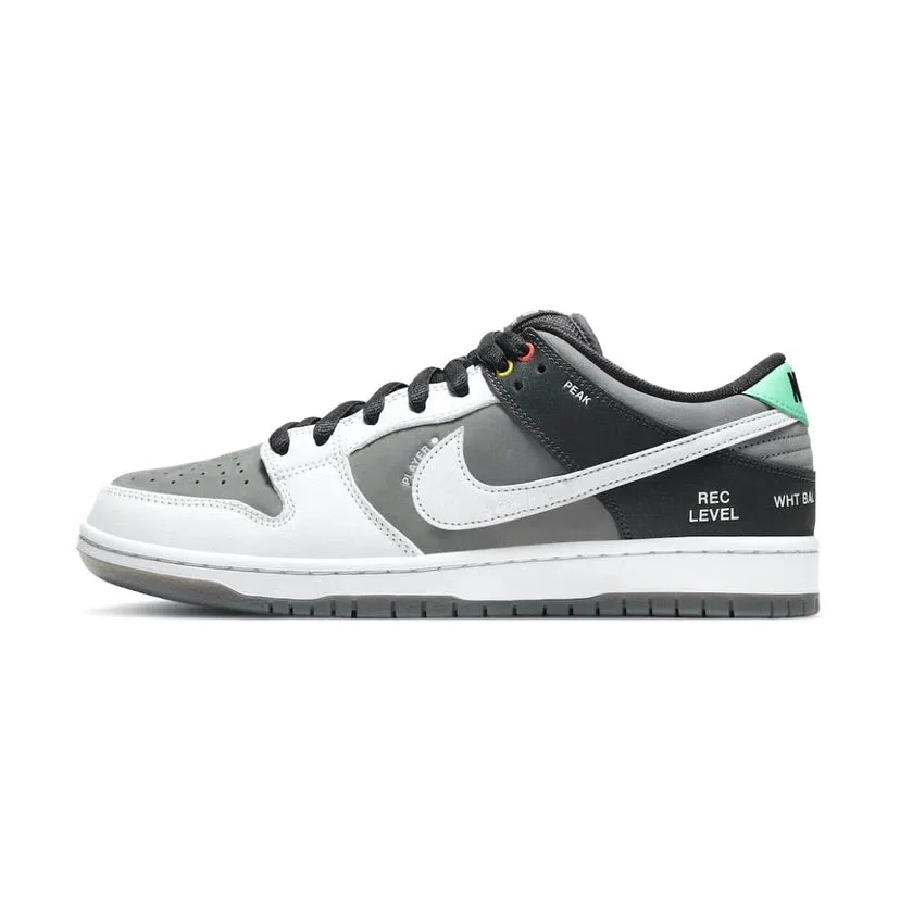 Nike SB Dunk Low VX1000 Nike Dunk sneakers with classic silhouette