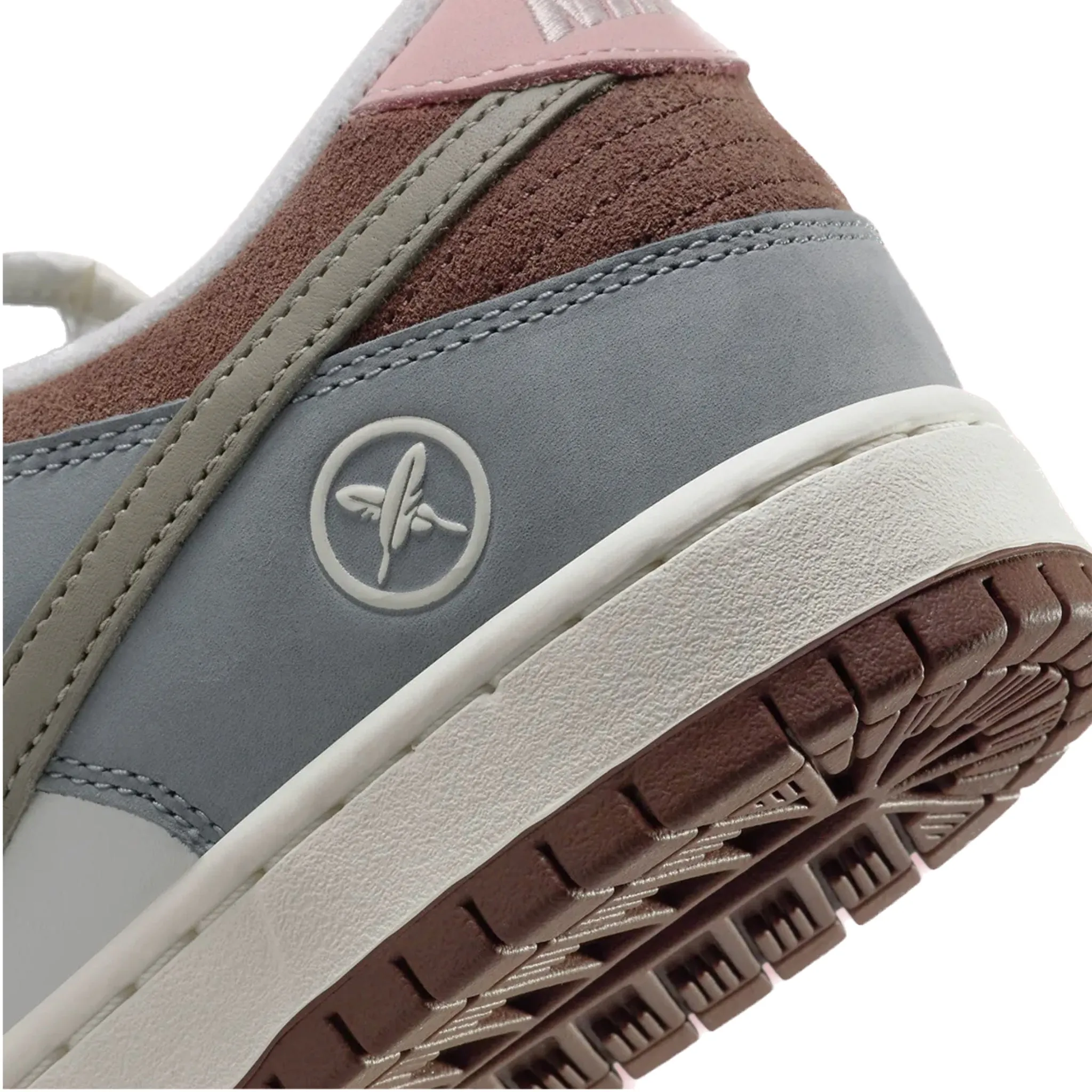 Nike SB Dunk Low Yuto Horigome Wolf Grey Iron Grey Sail Iconic Sneakers