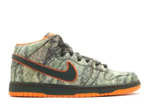 Nike SB Dunk Mid Real Tree Camo Nike sporty look with timeless feel