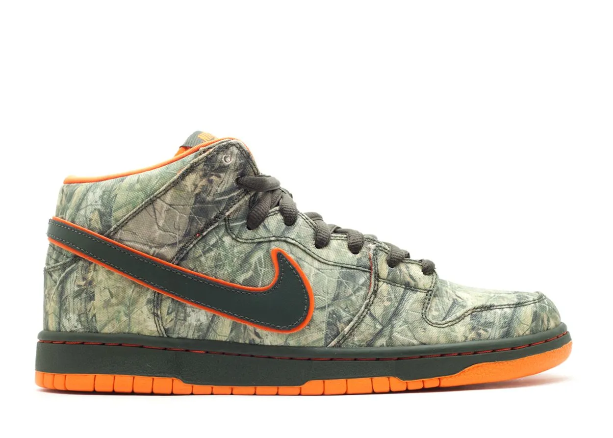 Nike SB Dunk Mid Real Tree Camo Nike sporty look with timeless feel