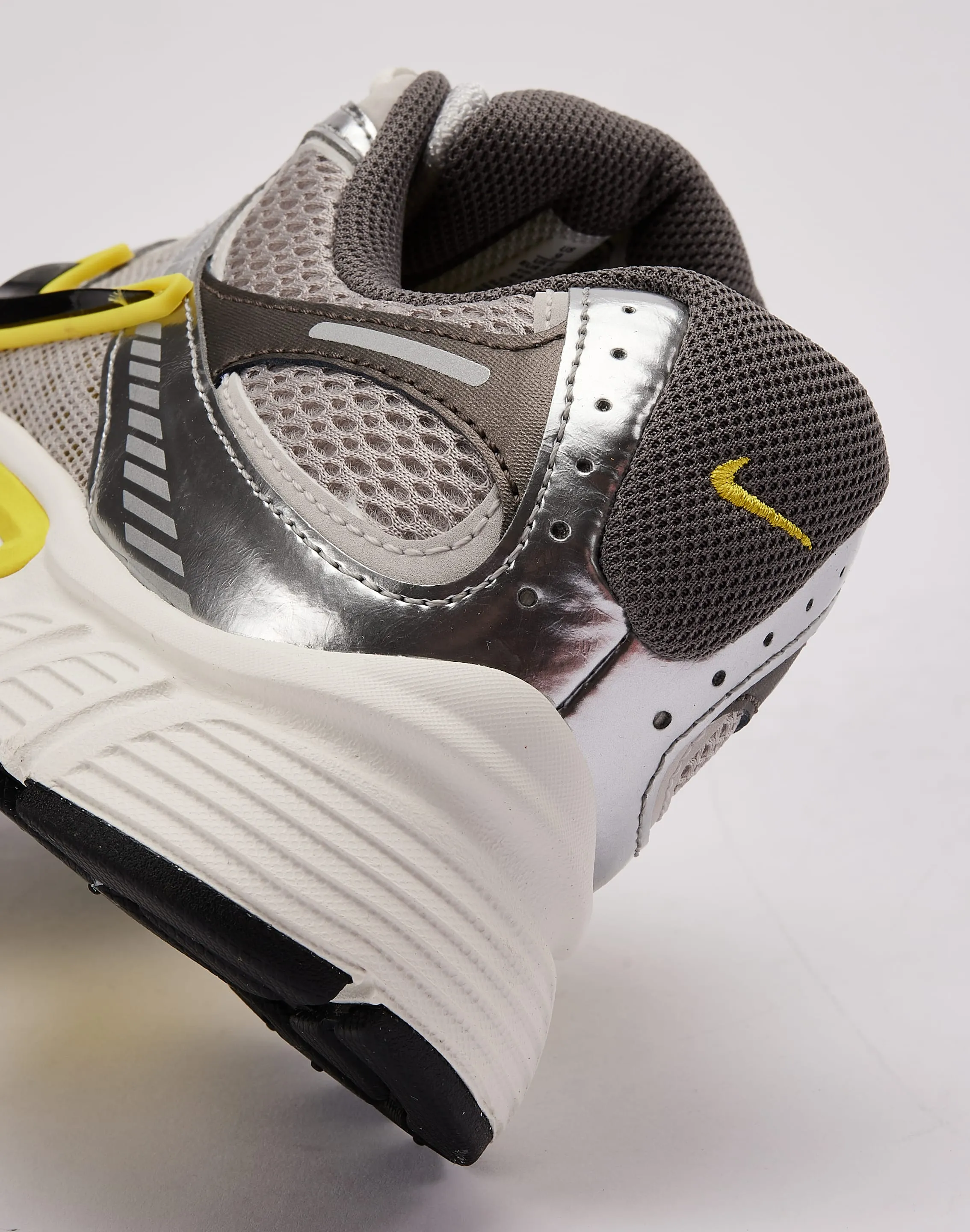 Nike V5 RNR Speed Sneakers