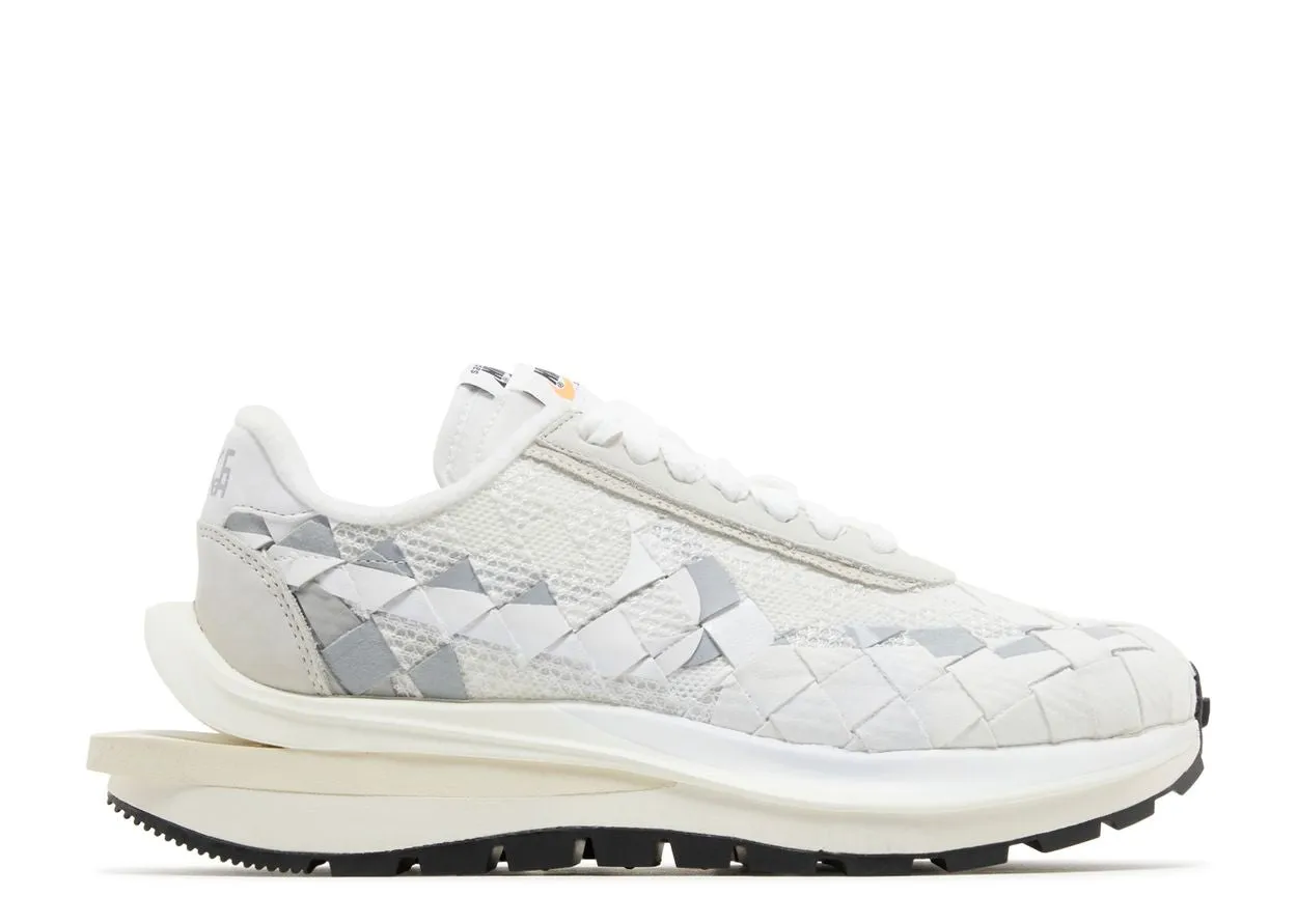 Nike VaporWaffle Woven sacai Jean Paul Gaultier White Nike sporty look with timeless feel