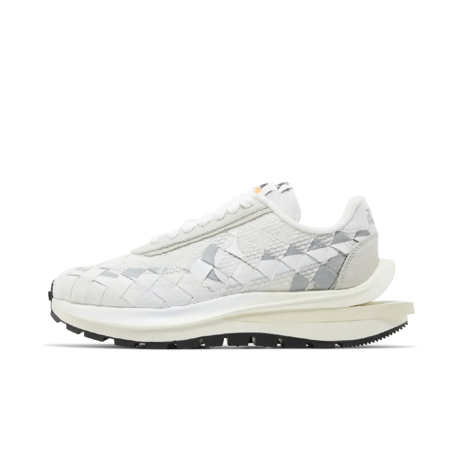 Nike VaporWaffle Woven sacai Jean Paul Gaultier White Nike sneakers in limited color packs