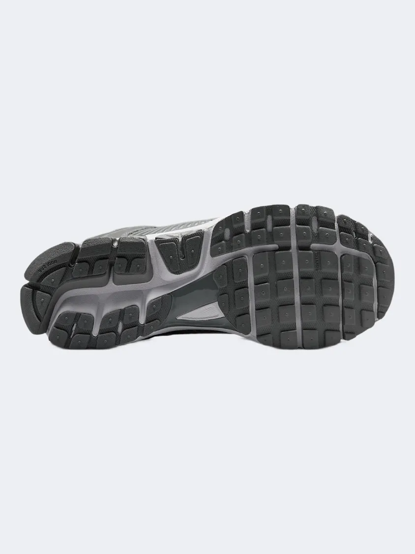 Nike Zoom Vomero 5 Men Lifestyle Shoes Cool Grey/ White Mens Urban Style Comfort Shoes