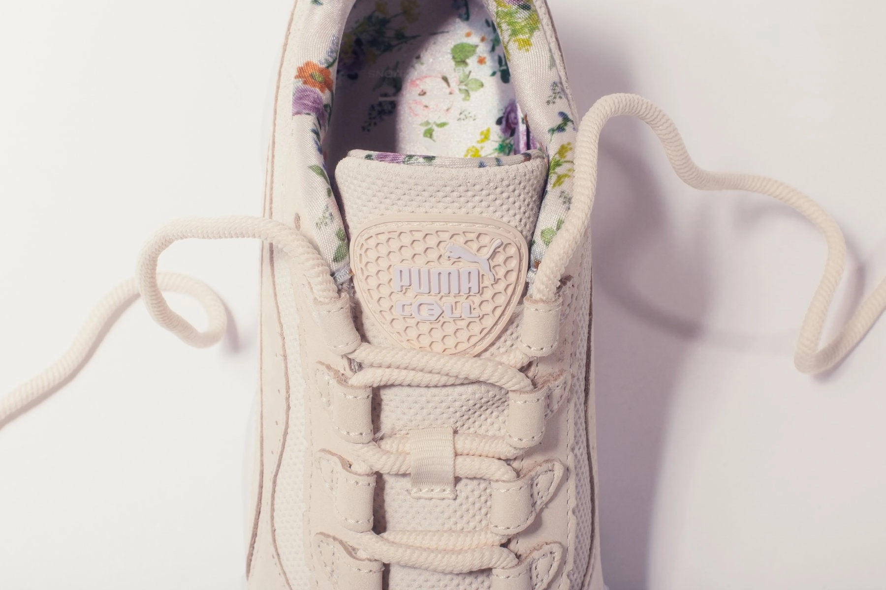 Puma x Tabitha Simmons Women's Cell Stellar - Pastel Parchment Puma Stripe Logo Trainers