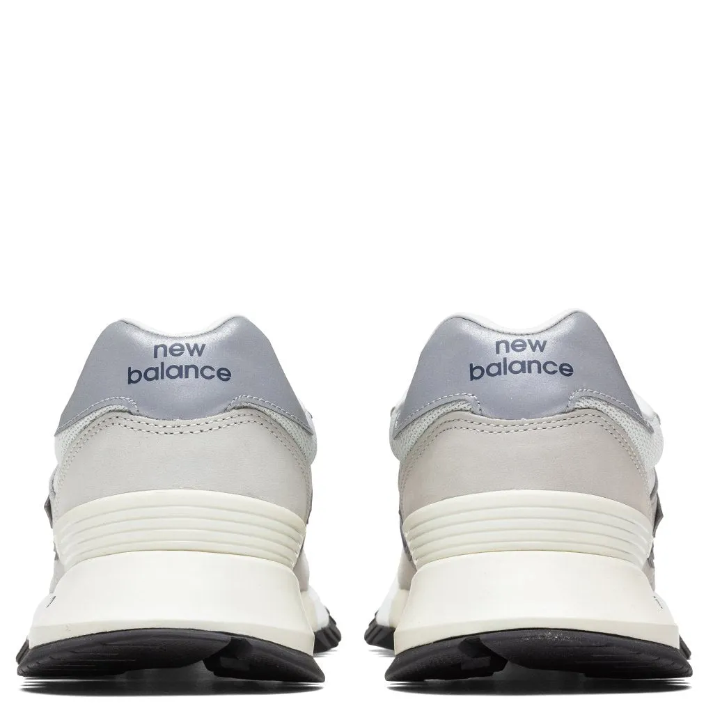 RC 1300 XLD - Summer Fog New Balance Arch Support Sneakers