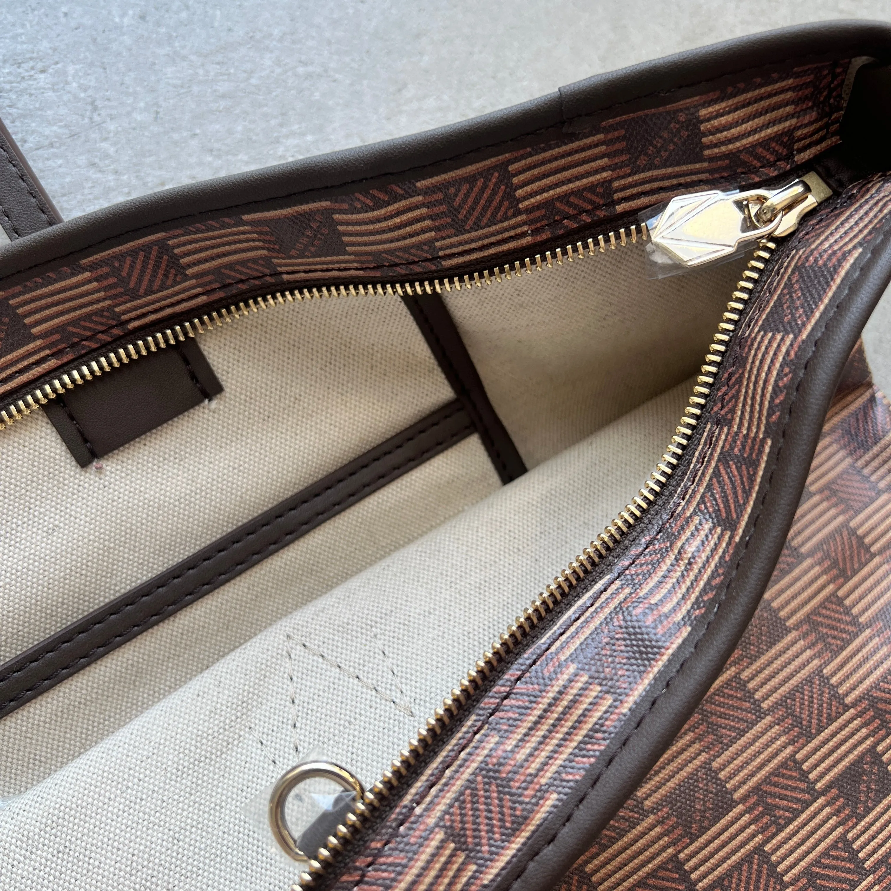 Saint Tropez Zip Tote GM, Chocolate Moreau Bags