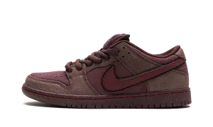 SB Dunk Low "City of Love" Nike Mens sneakers