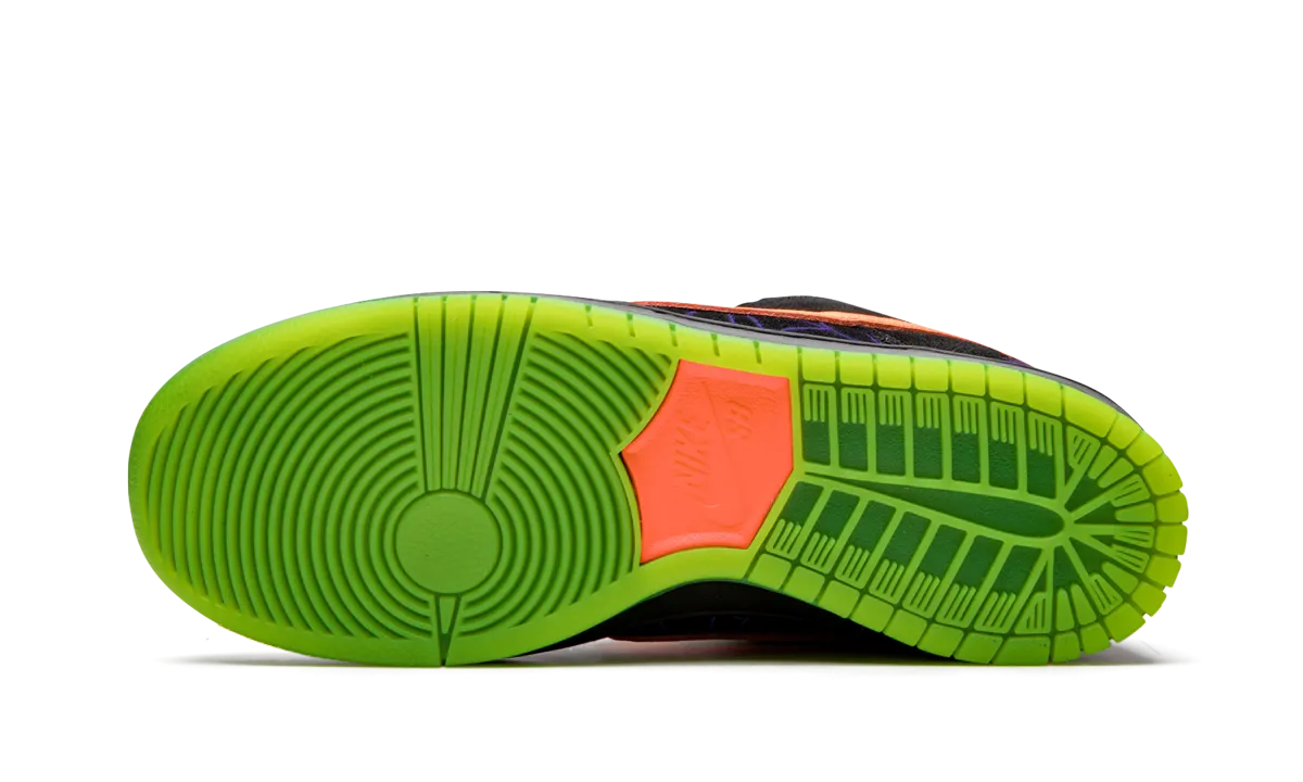 SB Dunk Low "Night of Mischief" nike everyday mens shoes