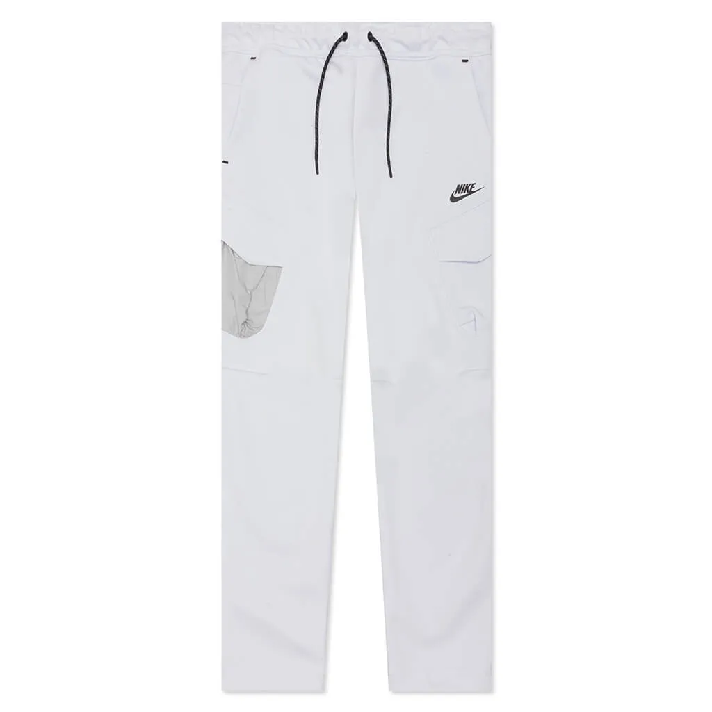 Sportswear Tech Fleece Utility Trouser - Football Grey/Light Smoke Grey Nike signature design with comfort fit