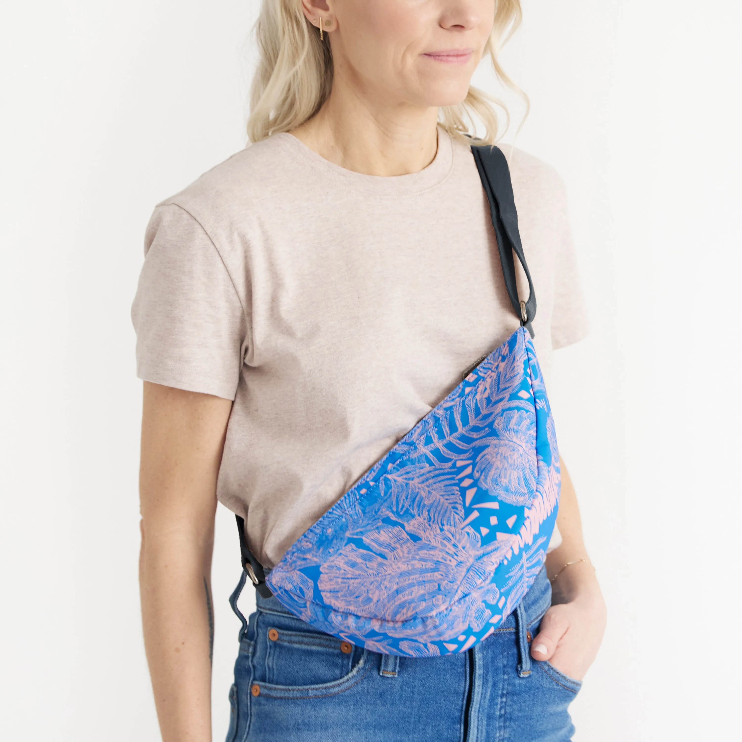 Tess Sling Bag Bags The Sak Crossbodies
