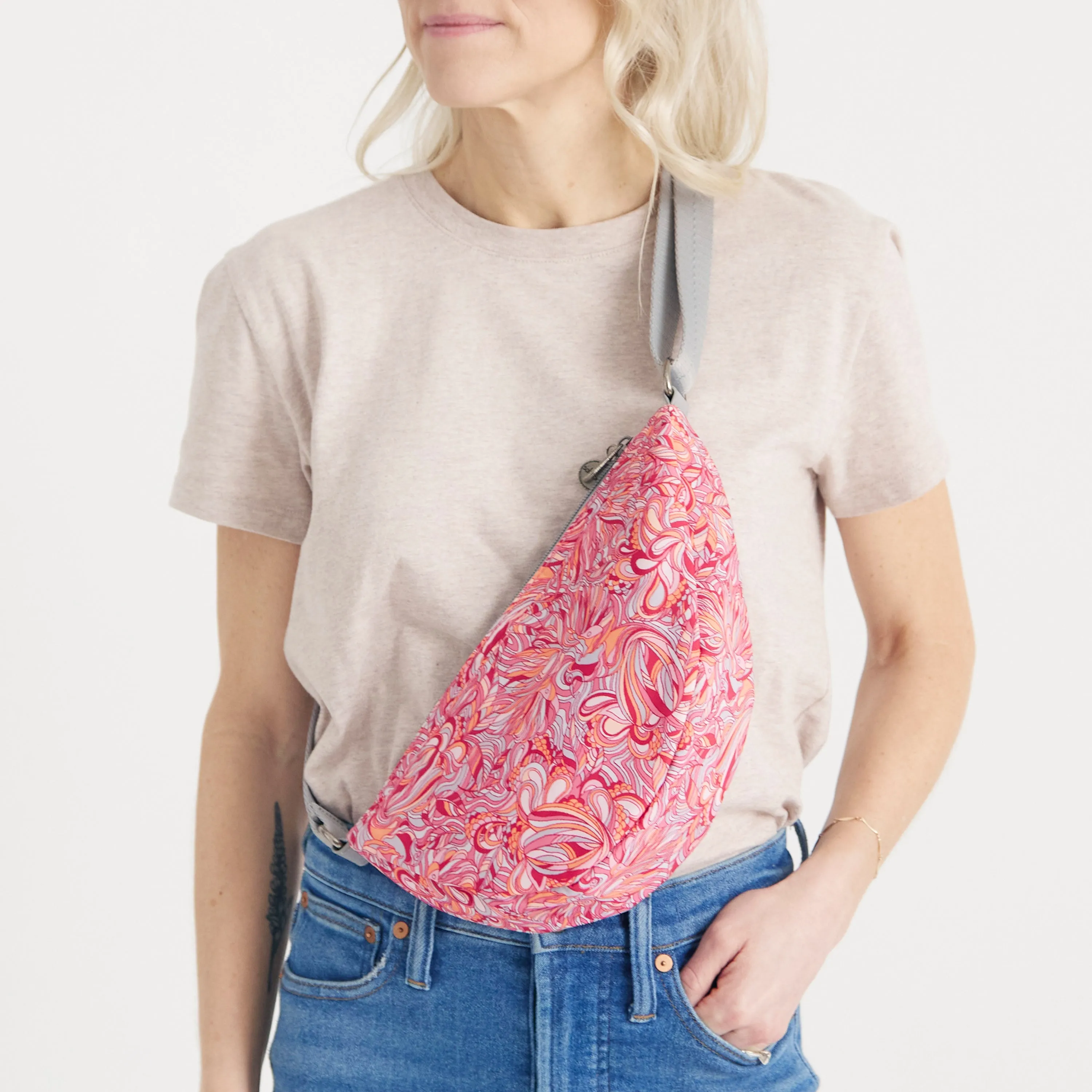 Tess Sling Bag Bags The Sak Crossbodies