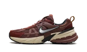 V2K Run WMNS "Red Sepia Dark Pony" Nike Women's sneakers