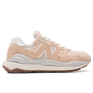 Women's 57/40 - Peach/Natural New Balance shoes for walking and running
