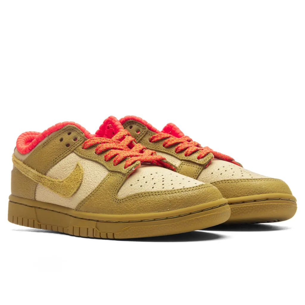 Women's Dunk Low - Sesame/Bronzine/Picante Red Nike Retro Lifestyle Shoes