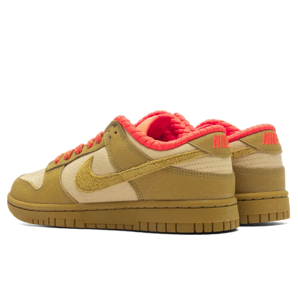 Women's Dunk Low - Sesame/Bronzine/Picante Red Nike Retro Lifestyle Shoes