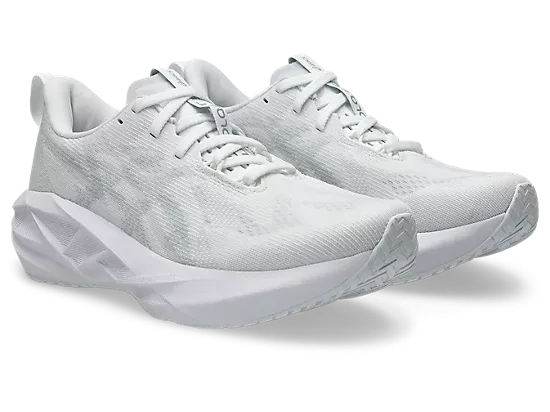 Women's Novablast 5 Daily Motion Sneakers