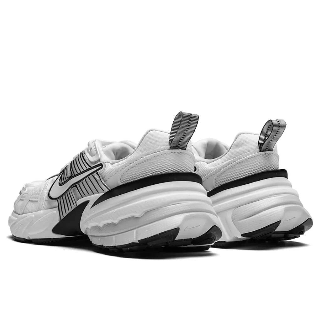 Women's V2K Run - White/Platinum Tint/Summit White Nike Lightweight Everyday Shoes