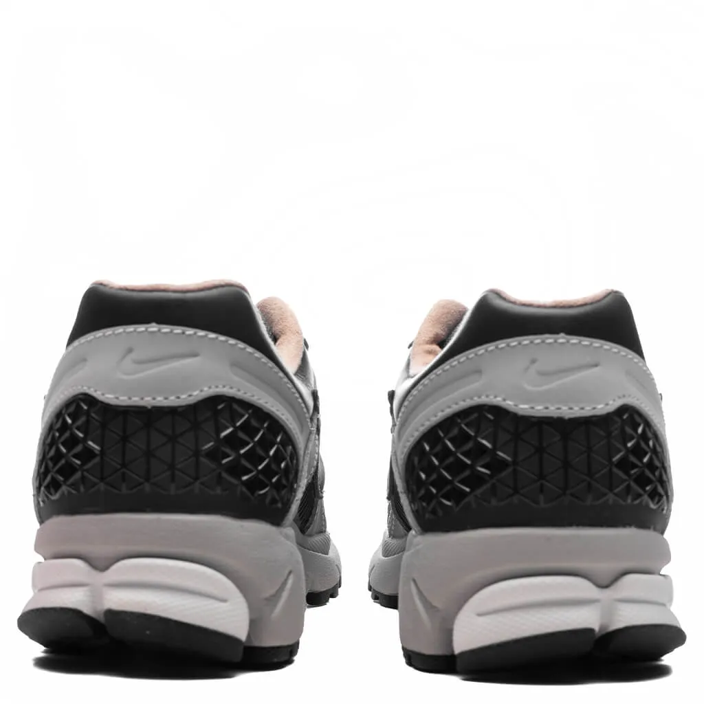 Zoom Vomero 5 - Dark Smoke Grey/Smoke Grey/Light Smoke Grey Nike Lightweight Everyday Shoes